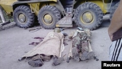 Тела солдат, убитых в боевых действиях. Хорог, 26 июля 2012 года.