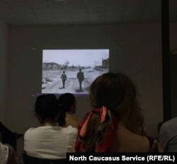 Дворжак показал абхазской аудитории презентационный ролик своей фотокниги "Кавказ"
