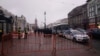 Петербург: полицейские объяснили, зачем они задержали девушку без сознания на антивоенной акции 