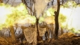 Військовослужбовці 24-ї ОМБр ЗСУ ведуть вогонь із самохідної гаубиці M109 Paladin поблизу Часового Яру, 28 лютого 2025 року