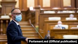 Ministrul justiției Sergiu Litvinenco, în Parlament, Chișinău, august 2021. 