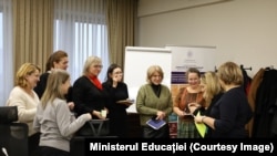 Profesori și manageri școlari, beneficiari ai Programului Național „Investim în Profesori”, reuniți în cadrul unui atelier de lucru organizat de Ministerul Educației și Cercetării, 3 decembrie.