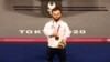Токиодағы паралимпиада ойындарында пауэрлифтингтен чемпион атанған қазақстандық Давид Дегтярев марапаттау рәсімі кезінде. Токио, 26 тамыз 2021 жыл.