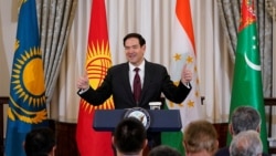 U.S. Secretary of State Marco Rubio gives a thumbs up as he speaks during a reception with Central Asian states' foreign ministers, November 5, 2025.