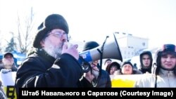 Писатель Роман Арбитман на митинге оппозиции. Фото предоставлено саратовским штабом Алексея Навального