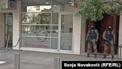 Полицијата на улицата каде што живее зградата каде што живее бизнисменот Ацо Ѓукановиќ, брат на поранешниот црногорски претседател Мило Ѓукановиќ, Подгорица, 27 февруари 2026 година.