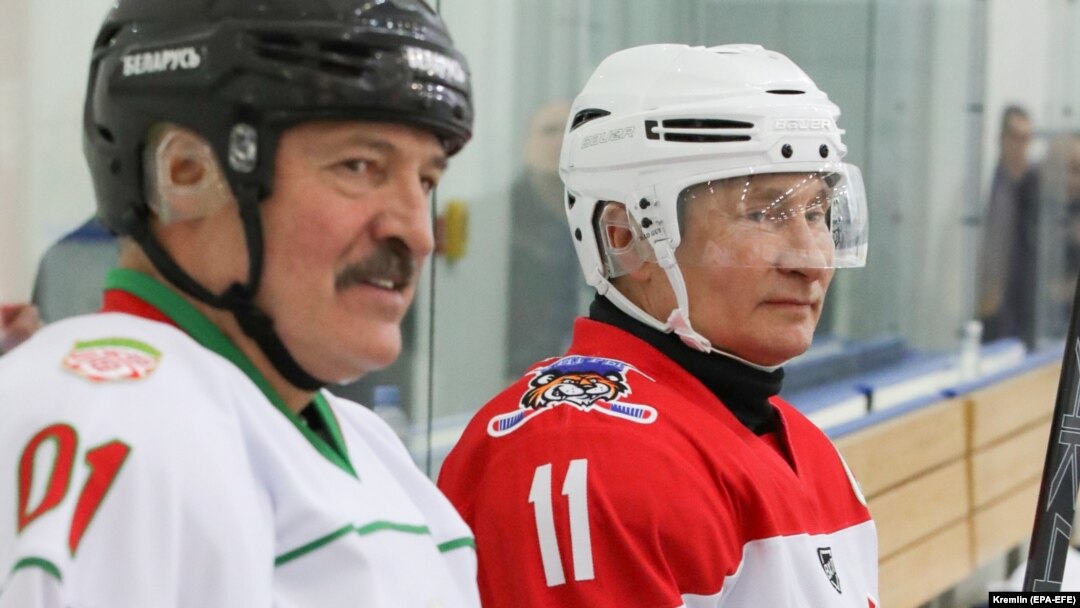 The two leaders took an evening break to play a game of ice hockey on February 7.