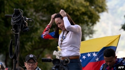 Моншадағы қарт әйел бейне