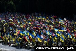 Місце поховань українських воїнів на Личаківському військовому кладовищі у час російського вторгнення в Україну. Львів, 20 вересня 2024 року