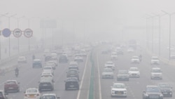 آلودگی شدید هوا در دهلی نو؛ کارگران مهاجر مجبور به ترک این شهر شده‌اند