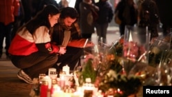 Мемориал в память о жертвах пожара в баре Le Constellation, Кран-Монтана, Швейцария, 3 января 2026 года