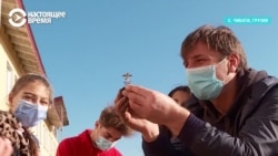 Учитель растит цветы, чтобы оплатить ученикам Интернет