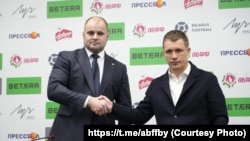 Старшыня АБФФ Яўген Булойчык і Віктар Ганчарэнка. Менск, 6 студзеня 2026 году