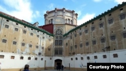 Образцовая тюрьма в Бпрселоне.