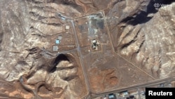 تصویری اقمار مصنوعی، ورودی‌های تونلِ پوشیده‌نشده را در مجتمع هسته‌ای اصفهان نشان می‌دهد