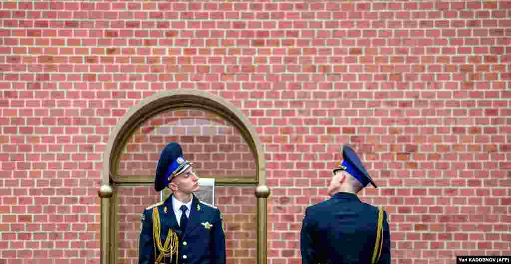 Russian honor guards attend the changing-of-the-guard ceremony at the Tomb of the Unknown Soldier in Moscow on May 9. Russia celebrated the 74th anniversary of the victory over Nazi Germany. (AFP/Yuri Kadobnov)