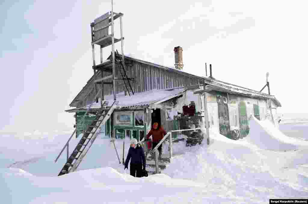 Electoral commission members leave a weather station in the settlement of Cape Konstantinovsky, in Nenets autonomous district, Russia, March 8, 2018.