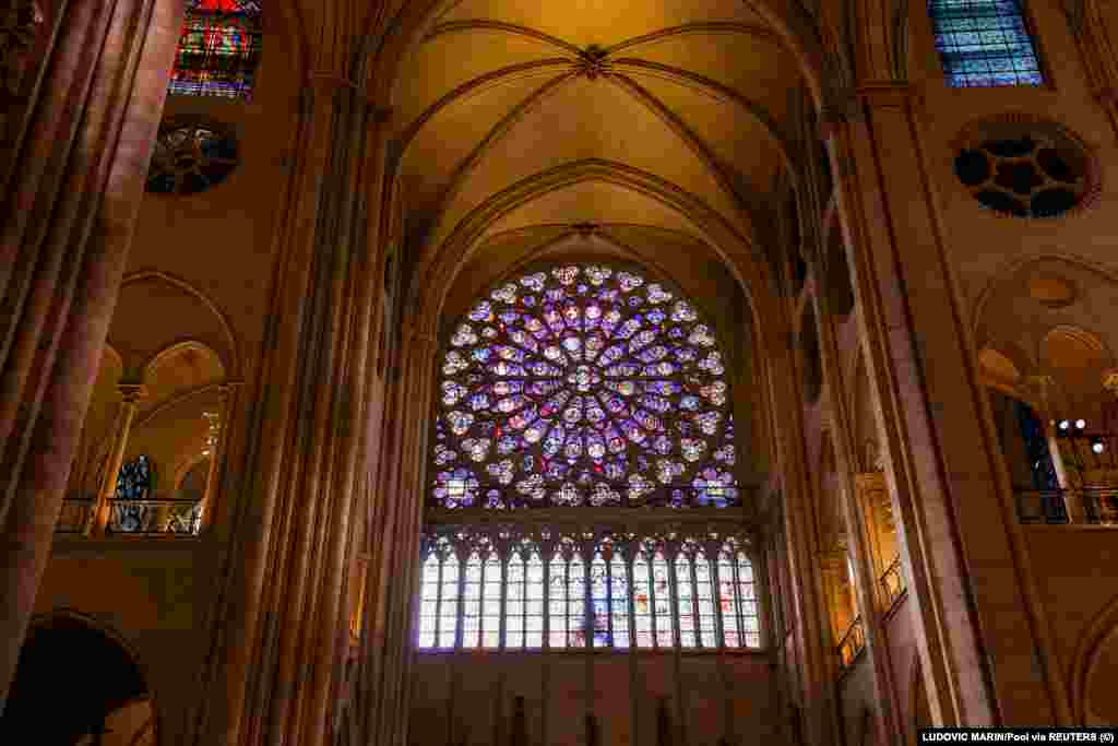 Pamje breda katedrales Notre Dame. U deshën pesë vjet që të restaurohej kjo ndërtesë.&nbsp; &nbsp; 