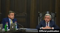 Armenia - President Serzh Sarkisian addresses Prime Minster Karen Karapetian and members of his government in Yerevan, 6Oct2016 