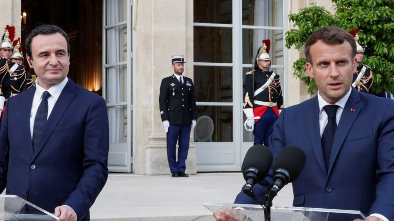 Kurti në Francë, Vuçiq pretendon se kryeministri mund të kërkojë “shkuarjen e FSK-së” në veri