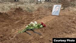 აიშატ ბაიმურადოვას საფლავი