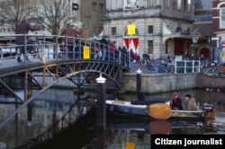 Un canal in Amsterdam.