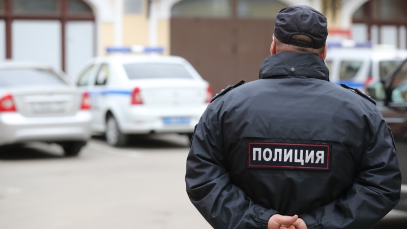 Полицейские пришли к вышедшему на пикет в поддержку Навального экс-сотруднику Центра "Э" Астрахани