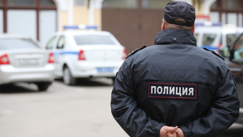 Россия: полицейский ударил москвичку по лицу со словами «Я здесь власть»