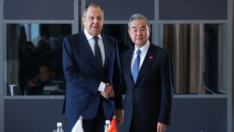 Հեռախոսազրույց են ունեցել Չինաստանի և Ռուսաստանի ԱԳ նախարարները