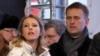 С Навальным на улицу или с Собчак на выборы?