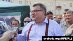 Former banker Viktar Babaryka on the campaign trail in the city of Babruysk on June 15. 