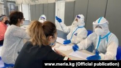 Коронавирус жұққандарды емдейтін уақытша аурухана. 