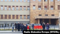Перед будівлею парламенту Македонії відбувся цього разу нечисленний протест проти голосування про мови, Скоп’є, 11 січня 2018 року