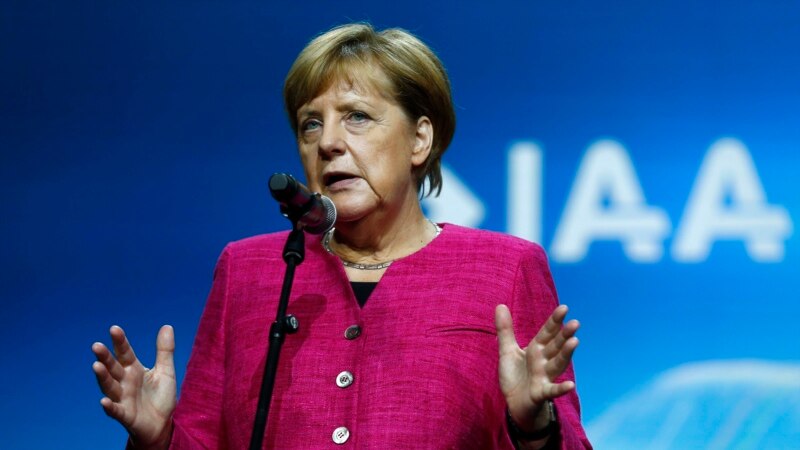 Merkel kritikon Turqinë për ofensivën në Afrin