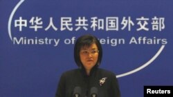 Hytaýyň DIM-niň metbugat sekretary Jiang Ýu Nobel bayragy meselesi barada çykyş edýär. Pekin, 7-nji dekabr, 2010.