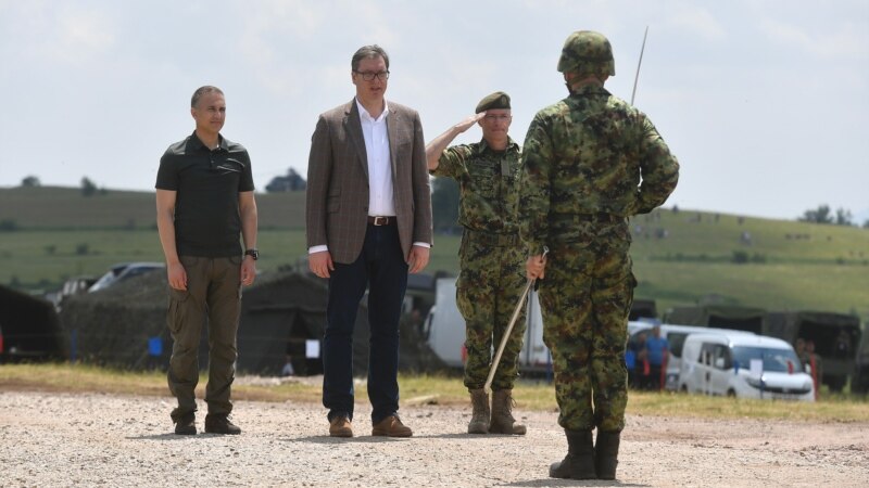 Vučić najavio nova ulaganja u vojsku 