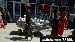 Рынок "Бай базар" (Богатый базар) в Дашогузе, июнь, 2018