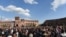 Людзі ў Ерэване сьвяткуюць адстаўку Сэржа Саргсяна, 23 красавіка 2018