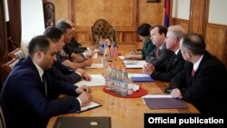 Встреча начальника полиции Армении Владимира Гаспаряна с послом США в Армении Ричардом Миллзом, Ереван, 2 июня 2016 г.