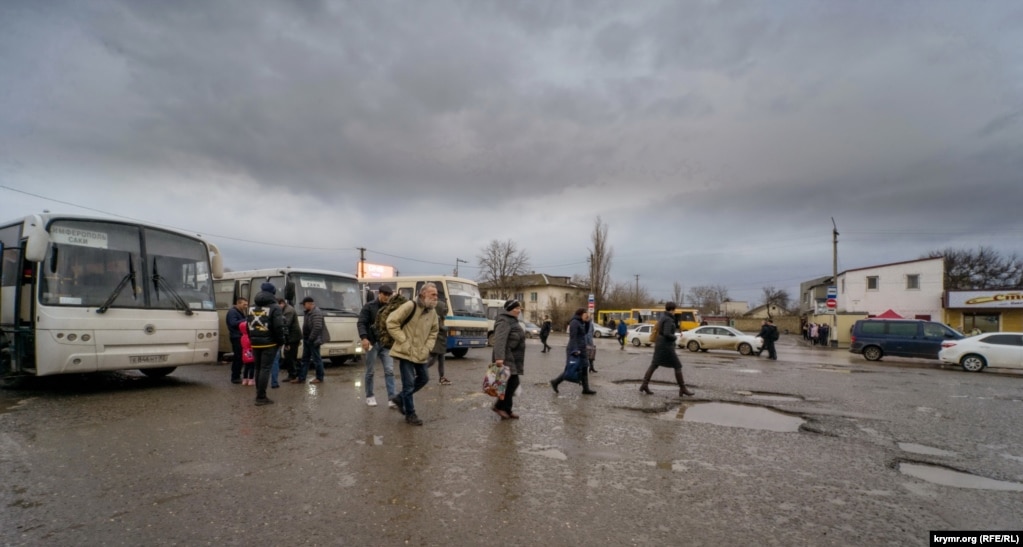 Прежде, чем зима в полной мере вступила в свои права, погода на полуострове оставалась дождливой и туманной. В начале неделе дождь выпал в Саках