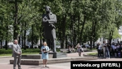 Помнік Багдановічу ў Менску