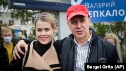 Fostul ambasador belarus în SUA, omul de afaceri Valer Țapkala și soția sa Veranika, Minsk, 26 mai 2020