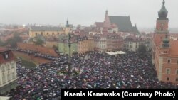 Пратэст ў Польшчы супраць законапраекту аб поўнай забароне абортаў, верасень 2016 году.