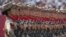 Kineski vojnici s puškama u rukama tokom parade povodom 80. godišnjice predaje Japana u Drugom svjetskom ratu, ispred Tiananmenske kapije u Pekingu, Kina, 3. septembra 2025.