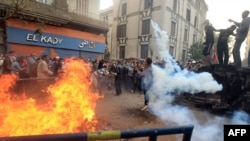 روز دوشنبه درگیری برای سومین روز درمیدان التحریر ادامه داشت