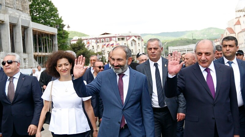 Noul premier al Armeniei, Nikol Pașinian, a vizitat miercuri Nagorno-Karabah