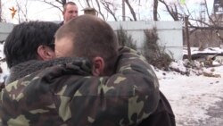 Волонтери привезли кутю та нагороди бійцям в Піски (відео)