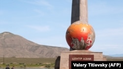 Монумент в столице Тувы Кызыле