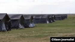 “Маштаково” назорат-ўтказиш маскани яқинида пайдо бўлган ўзбек муҳожирлари лагери.