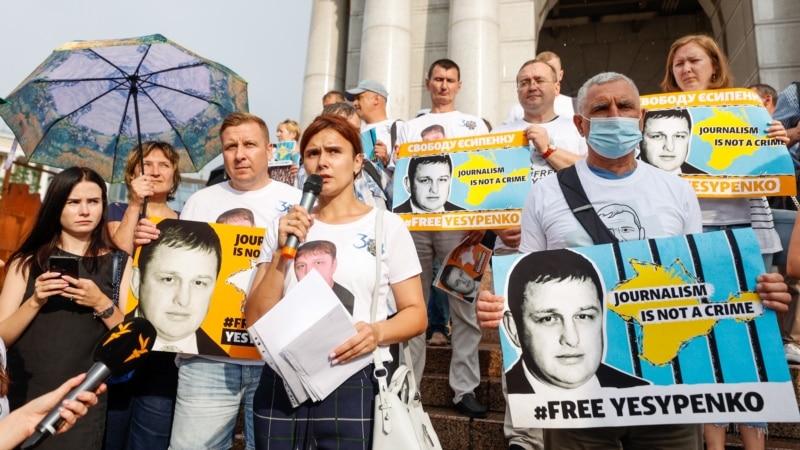 #FreeYesypenko: Kyivde Qırım.Aqiqat frilanseri Vladislav Yesipenkonıñ destegine aktsiya keçirildi (fotogalereya)